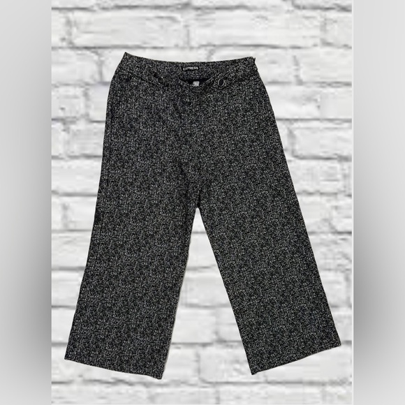 Express Capri Wide Leg Knit Pants Size 2 Women’s Black & White Side Zip - Picture 2 of 5